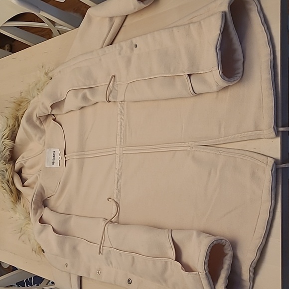 EUC BB Dakota Cream Faux Fur Hood Snap Front Closure Jacket - Picture 9 of 14